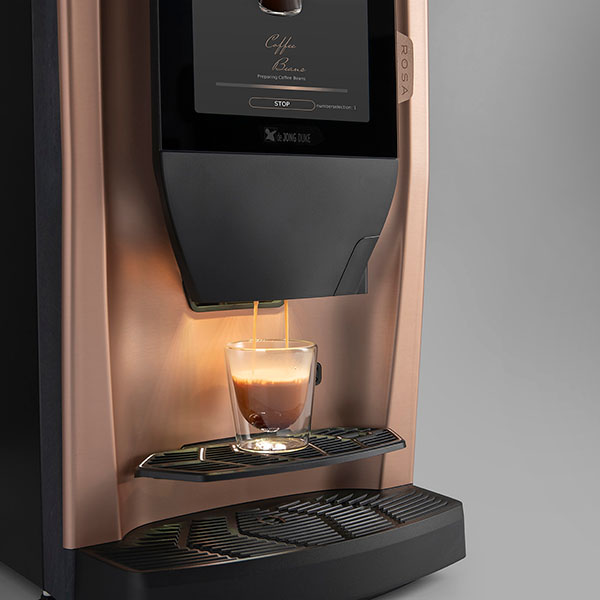 Machine à café professionnelle TERREDECAFE en cours de préparation d'un espresso